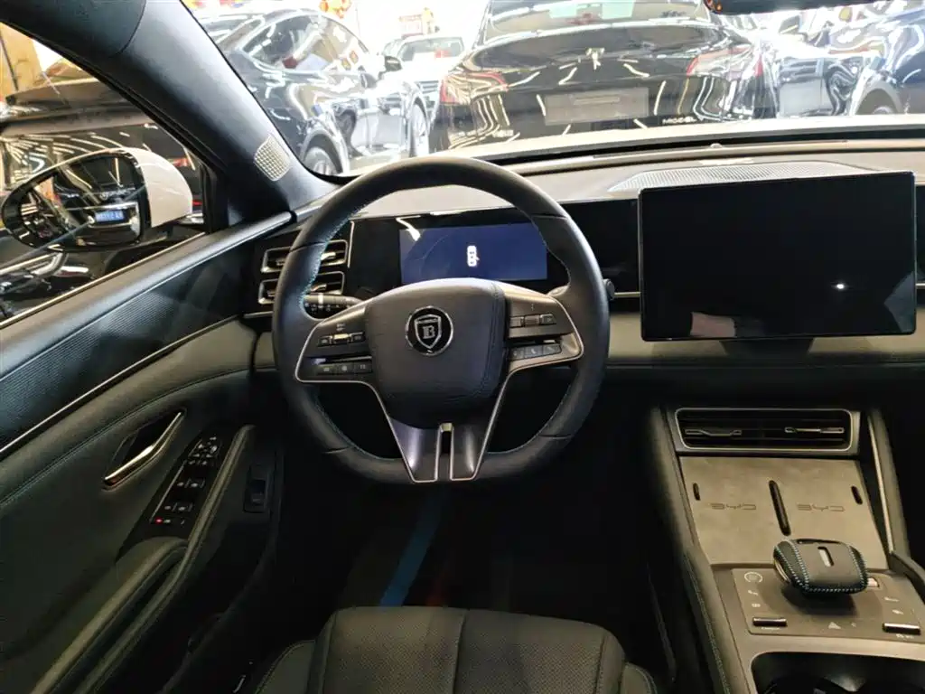 BYD Qin L 2024 DM-i 120KM Superior Edition фото 11