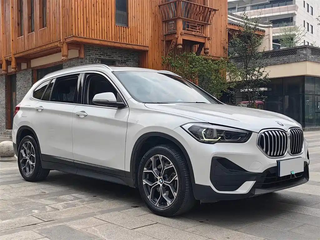 BMW X1 2021 sDrive25Li Leading фото 3