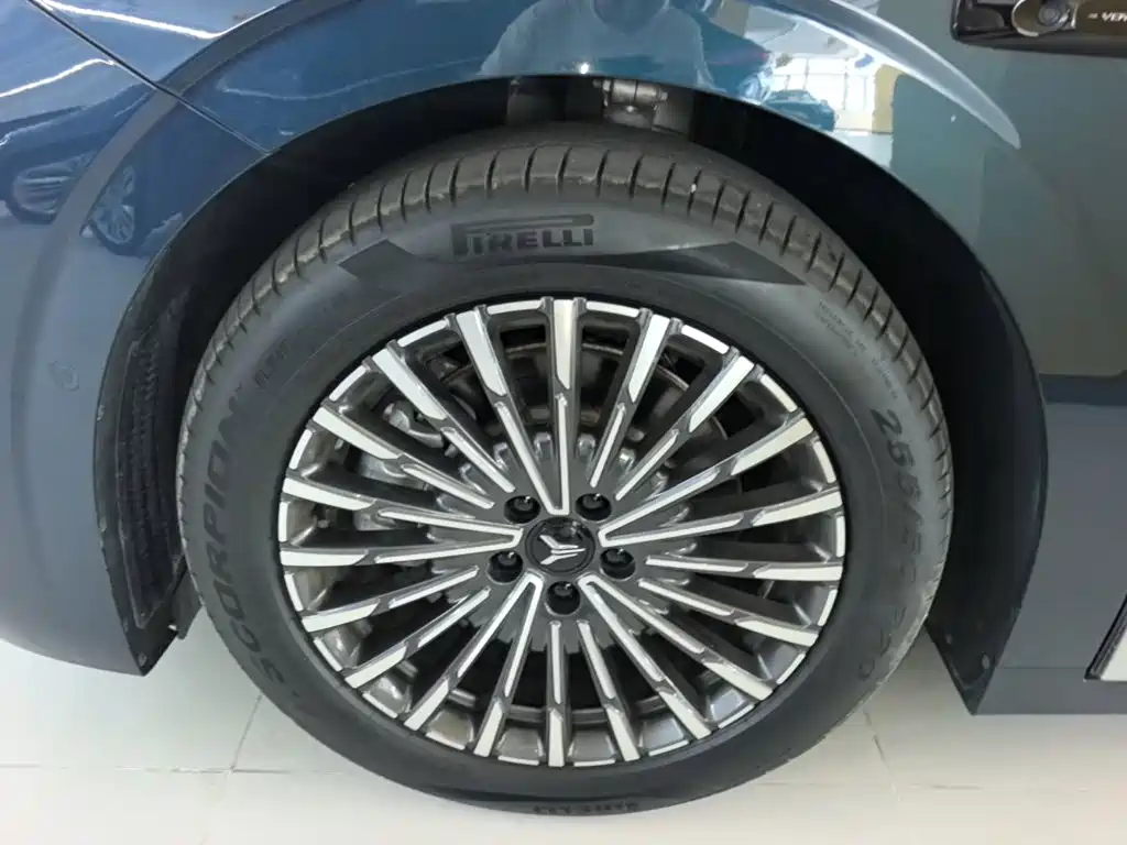 Voyah Dreamer 2026 2025 Model PHEV Basic Version