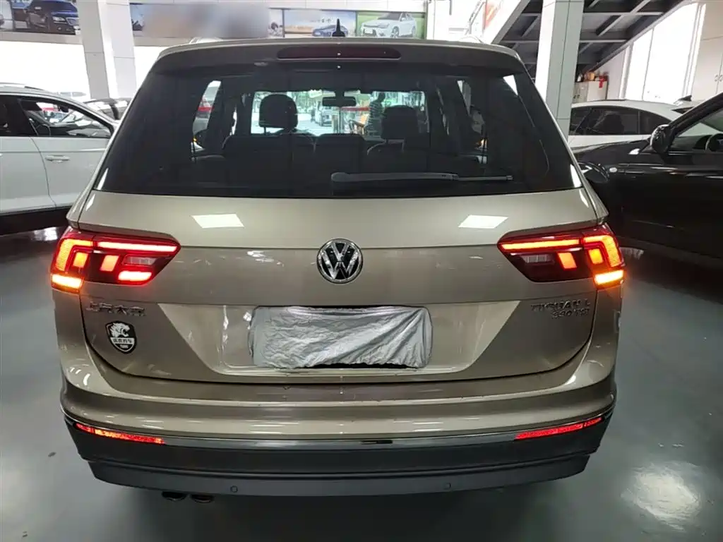 Volkswagen Tiguan L 2017 330TSI Automatic 2WD Comfort Edition фото 6