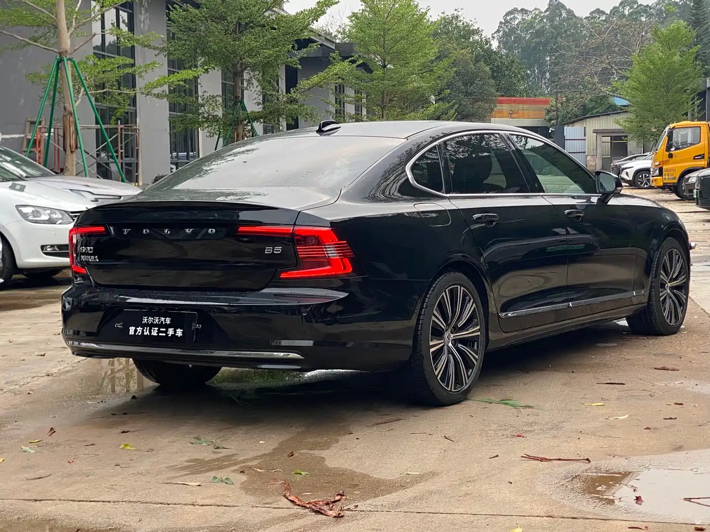 VOLVO S90