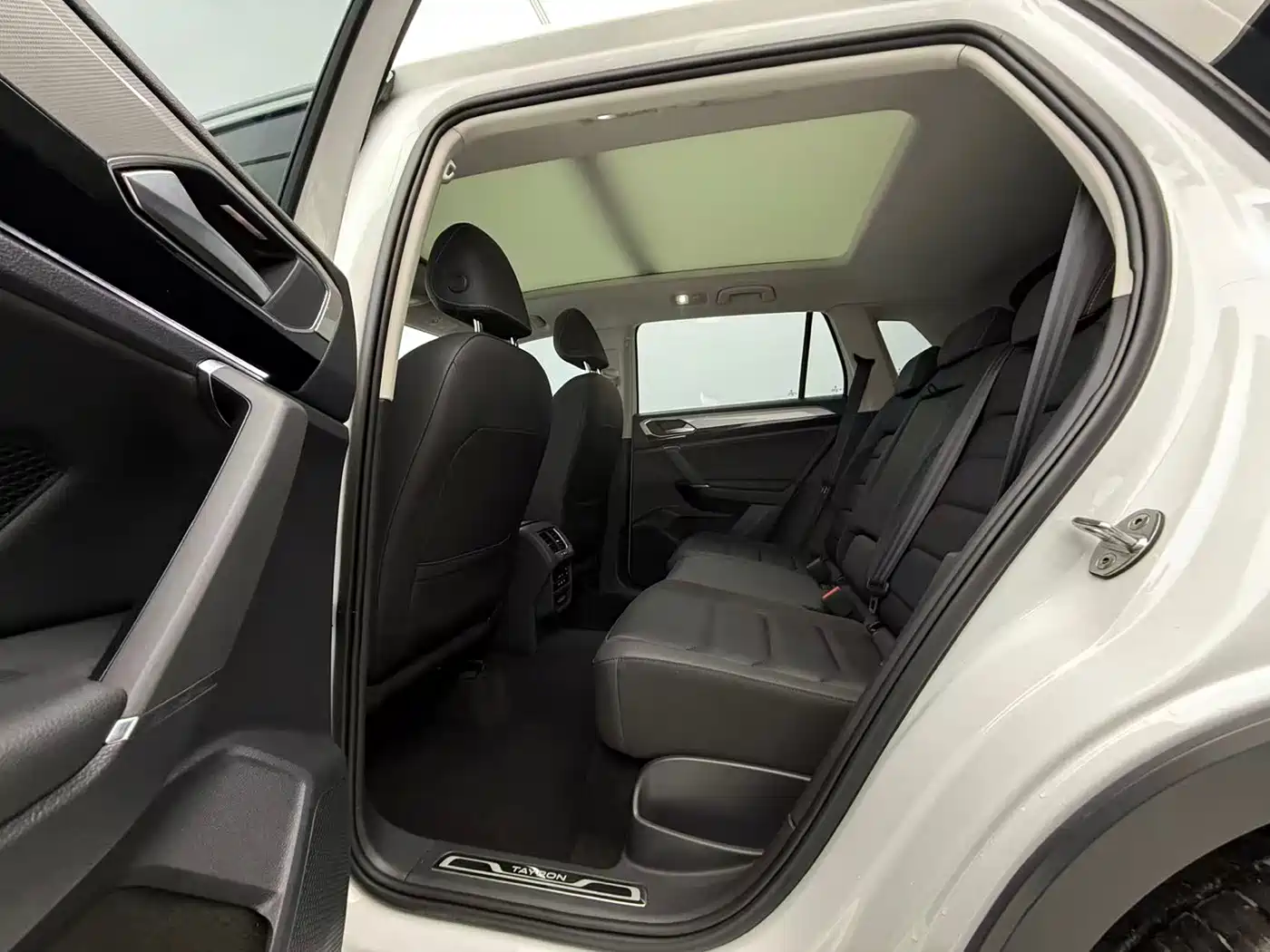 Volkswagen Tayron 2022 280TSI 2WD Luxury Smart Connect Edition фото 10