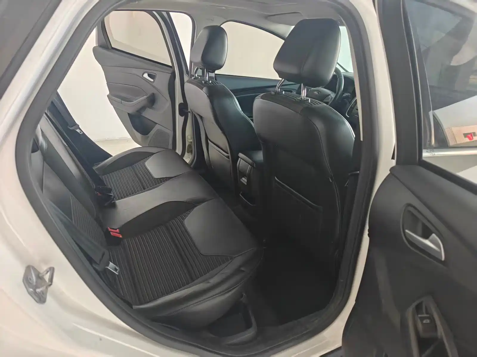 صورة 12 - Ford Focus