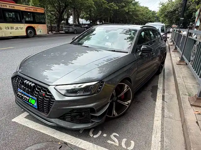 Audi RS 4 RS4 Avant, Тёмное золото