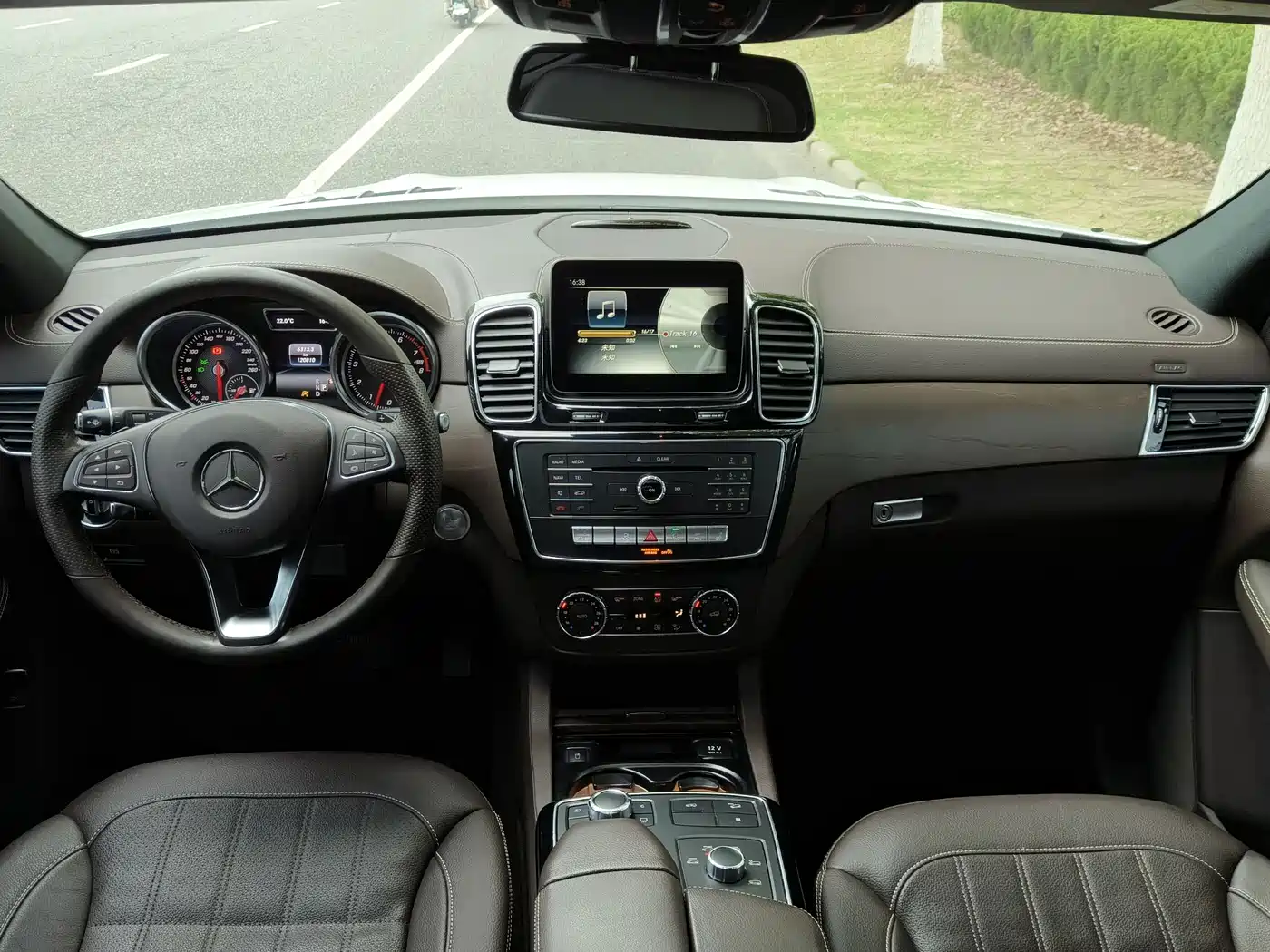 Mercedes-Benz GLE 2018 GLE 400 4MATIC Ultimate Edition фото 4