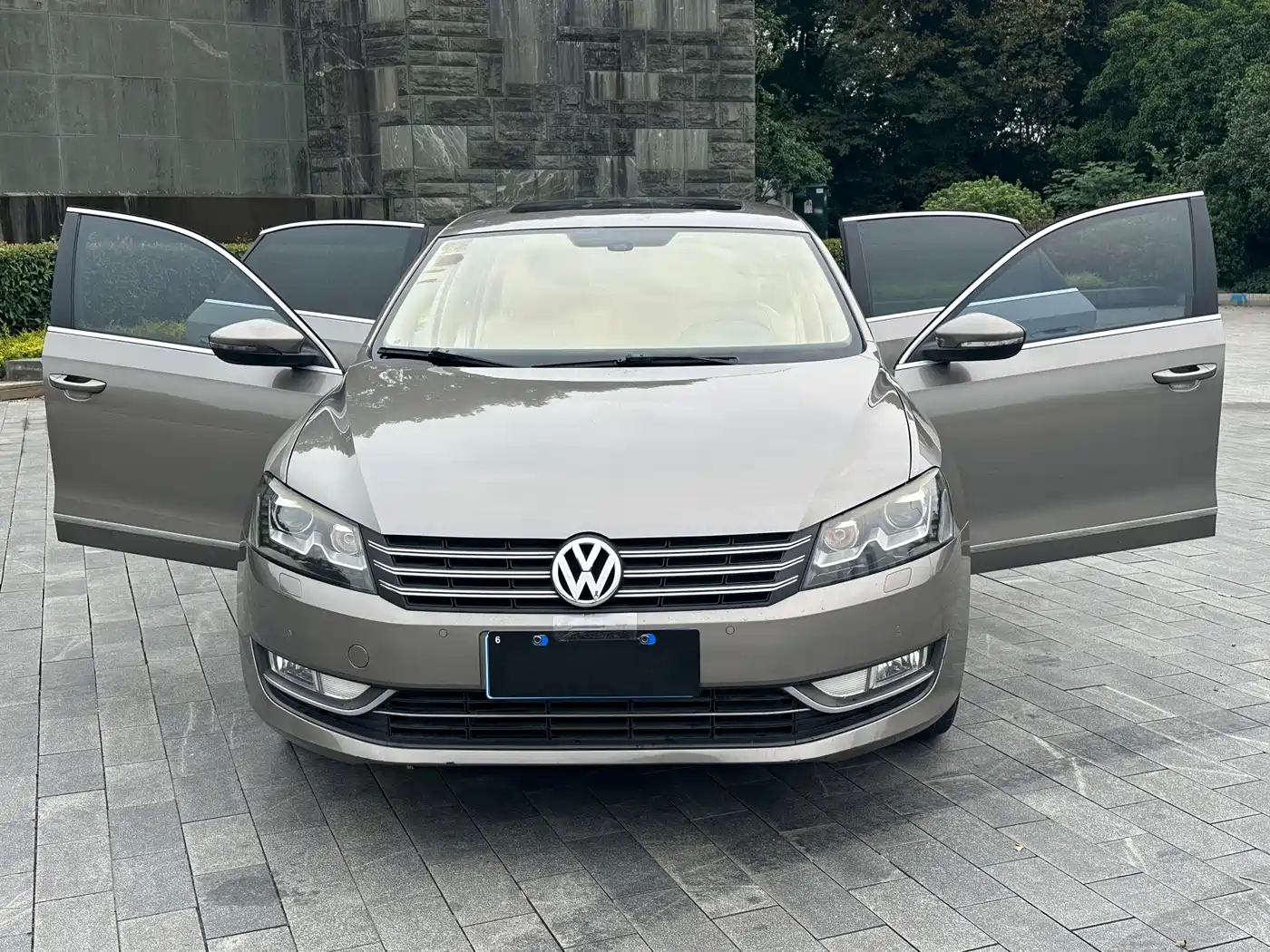 Photo 9 - Volkswagen Passat