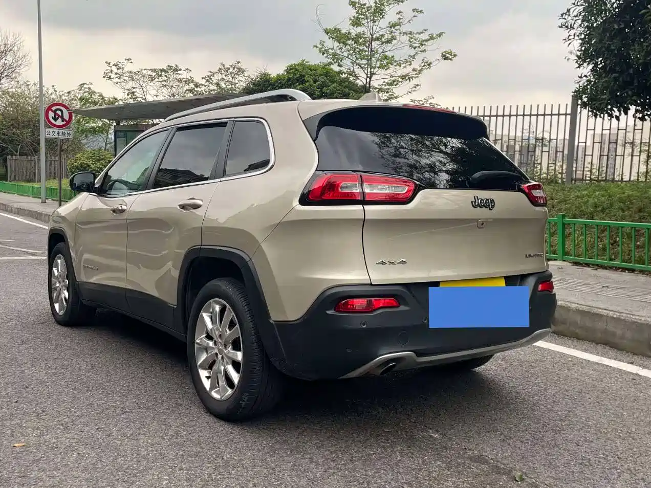Jeep Cherokee (Import) 2015 2015 2.4L Elite Edition