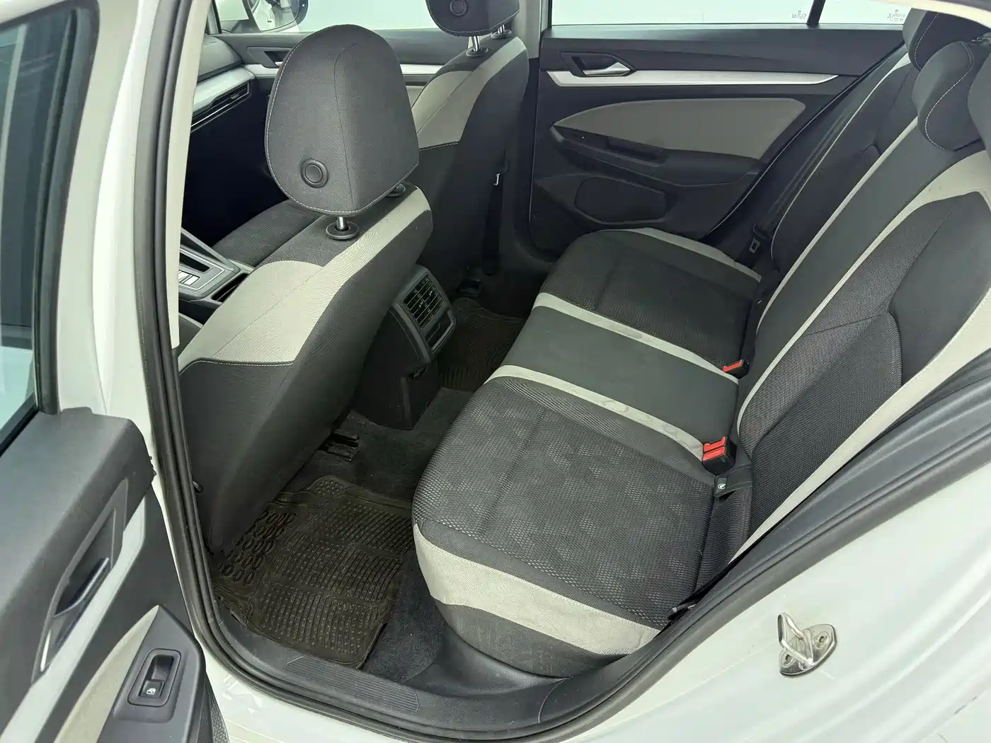 Volkswagen Golf 2023 Model 200TSI DSG фото 11