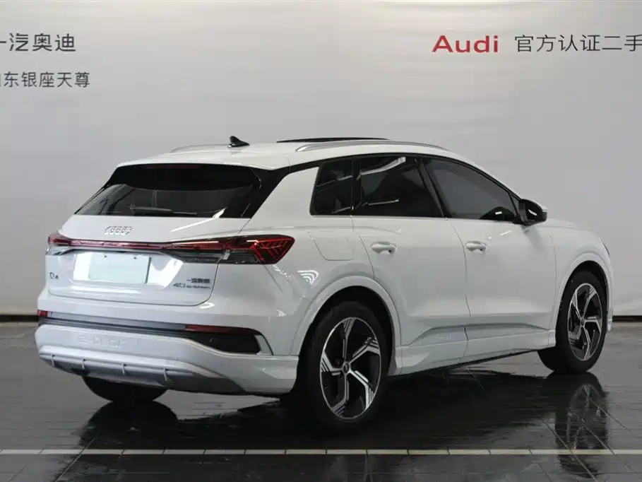 AUDI Q4 E TRON