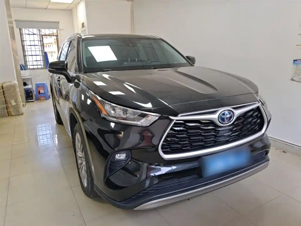 TOYOTA HIGHLANDER
