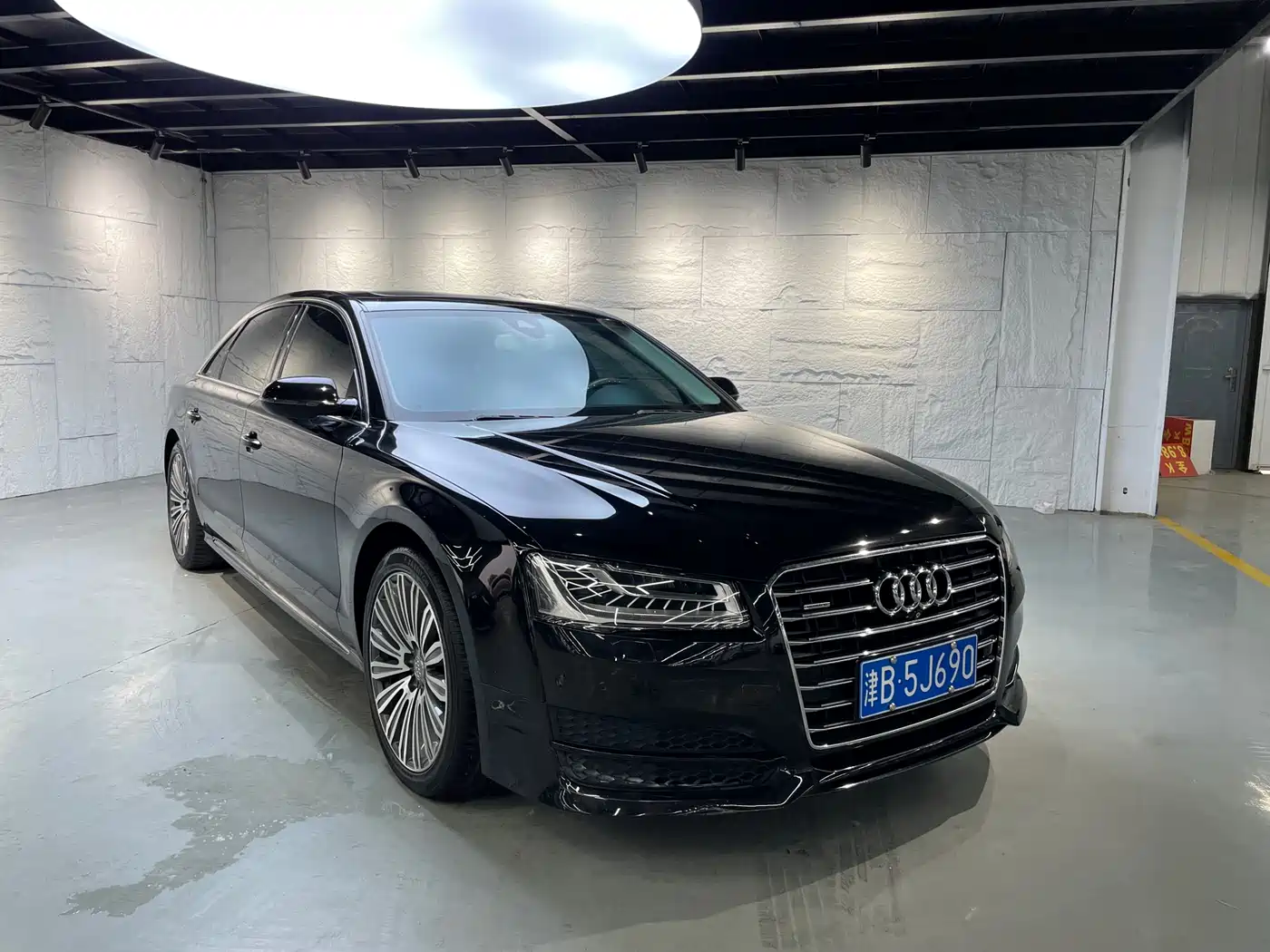 Audi A8 2017 A8L 45 TFSI quattro Leading Elite Collector's Edition фото 3