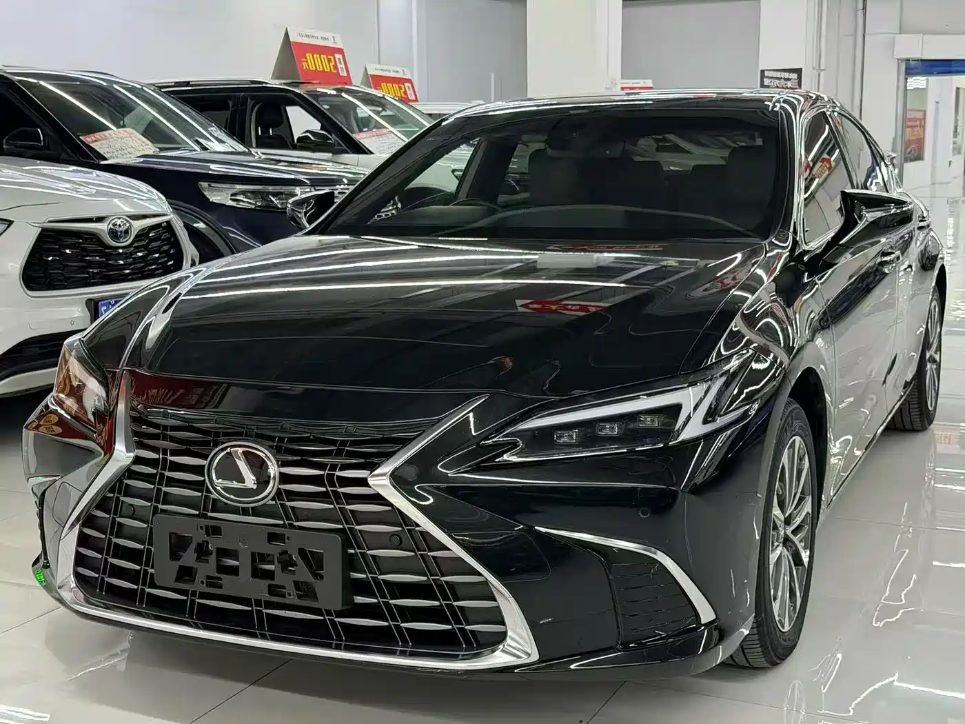 Lexus ES 2026 2025 300h Ultimate Edition