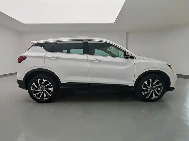 Фото 18 - Geely Coolray