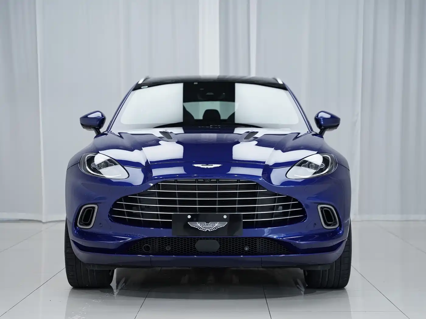 Aston Martin DBX 2023 2023 3.0T STRAIGHT-SIX