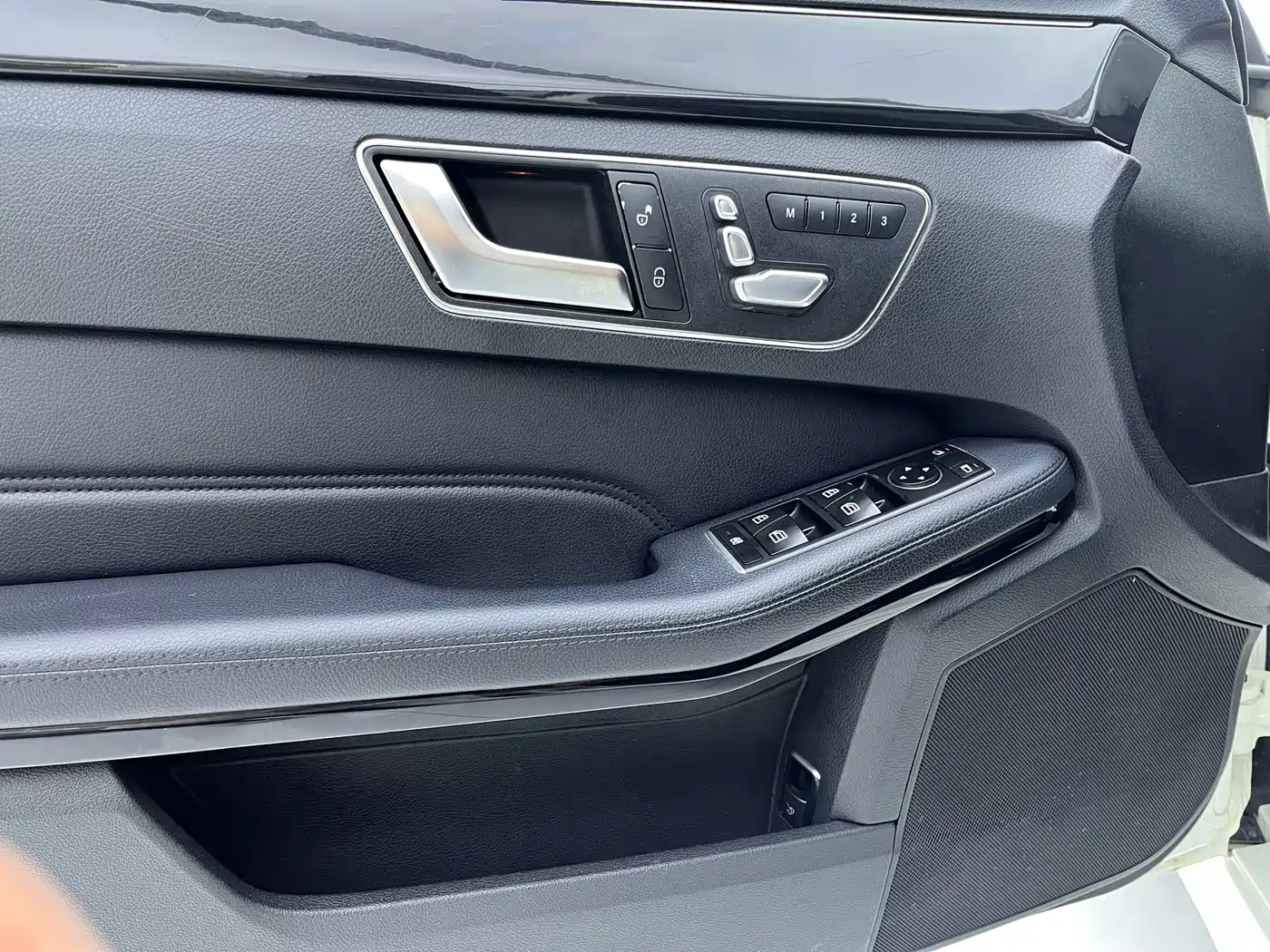 Mercedes-Benz E-Class 2015 E 200 L фото 9