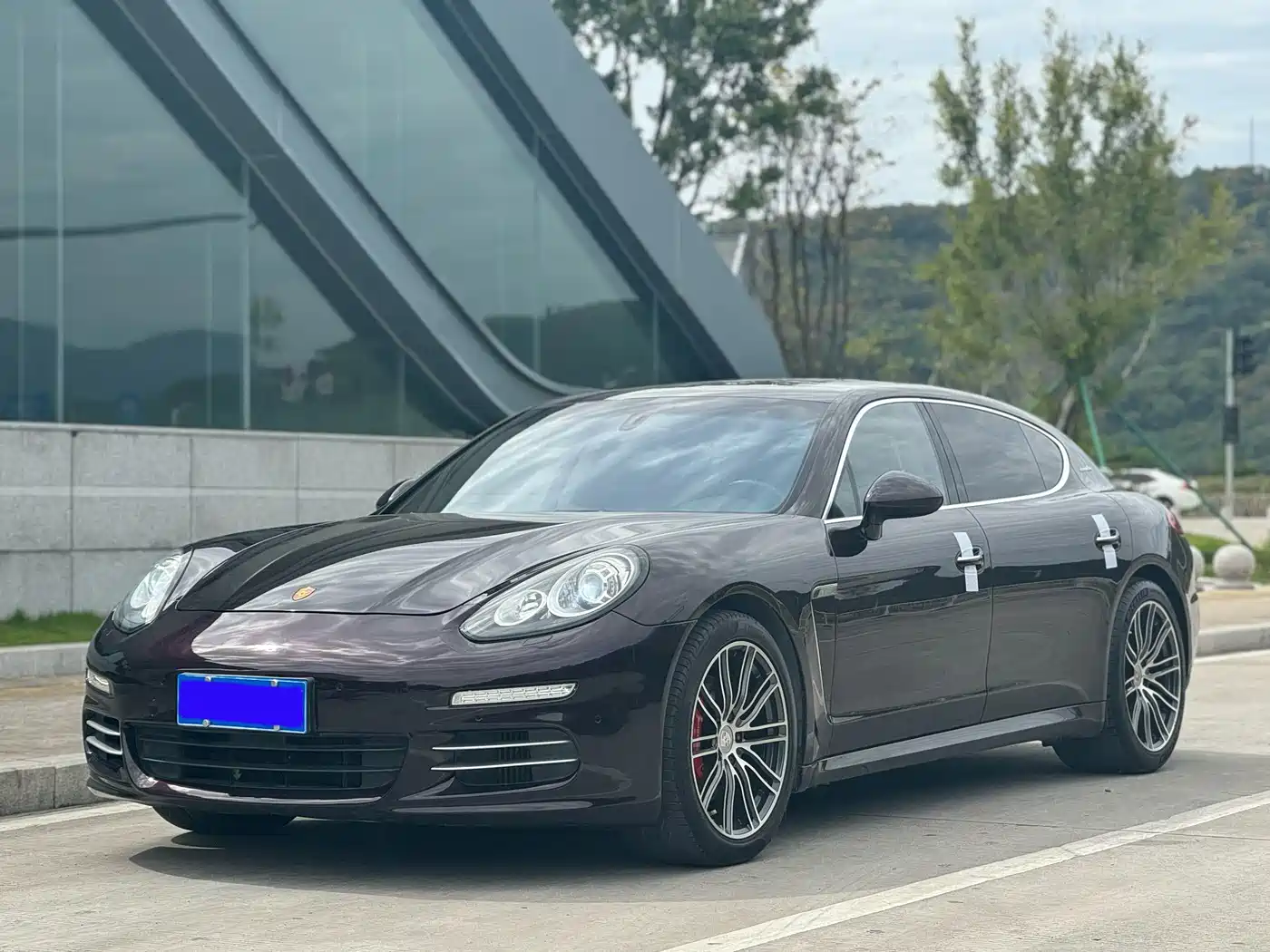 Фото 1 - Porsche Panamera