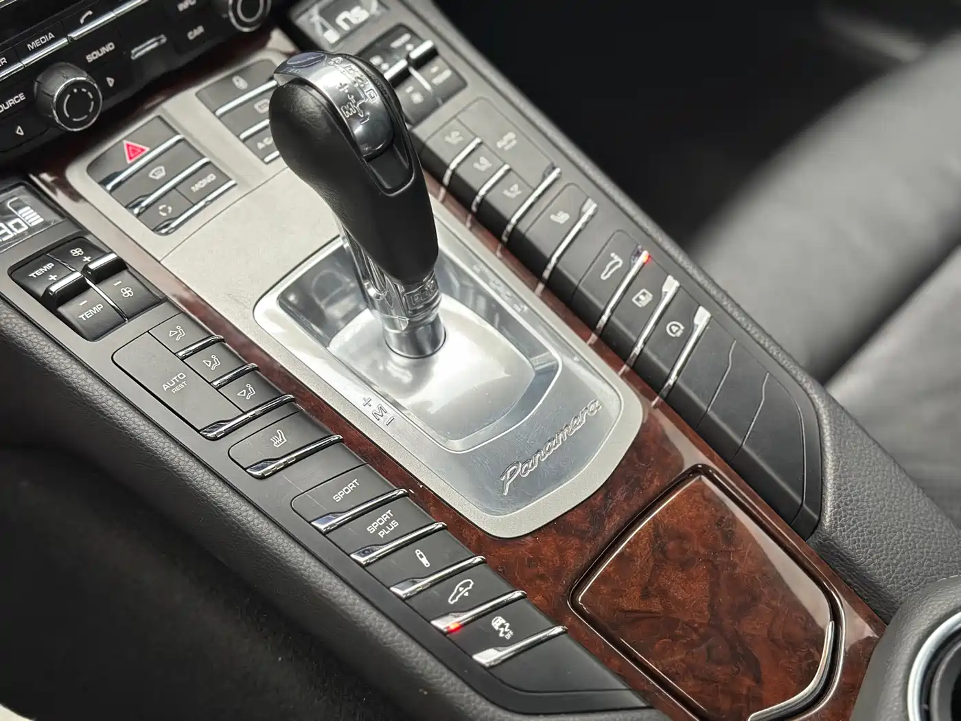 Porsche Panamera 2010 Model Panamera S 4.8L фото 27