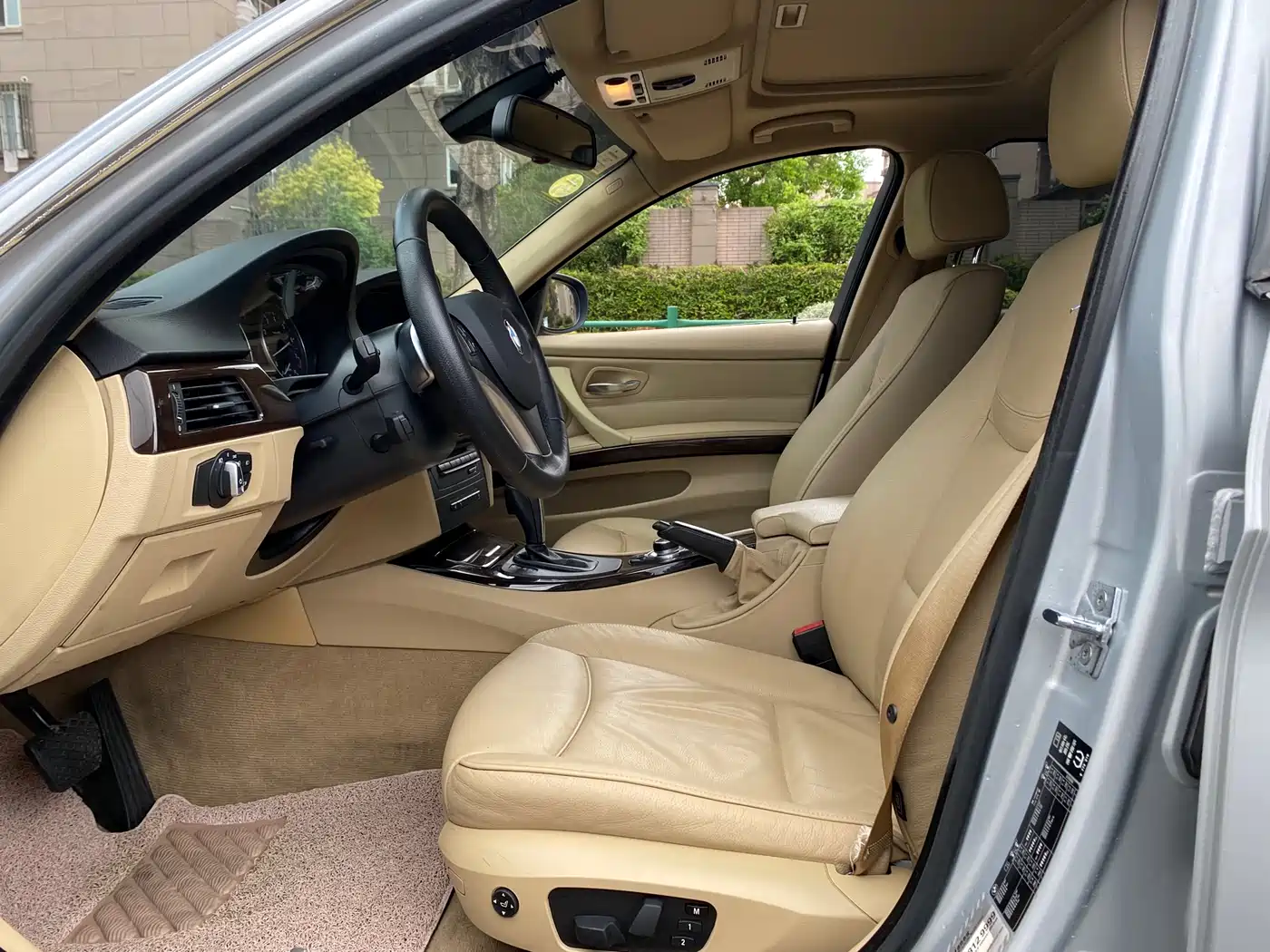 BMW 3 Series 2009 325i Luxury фото 4