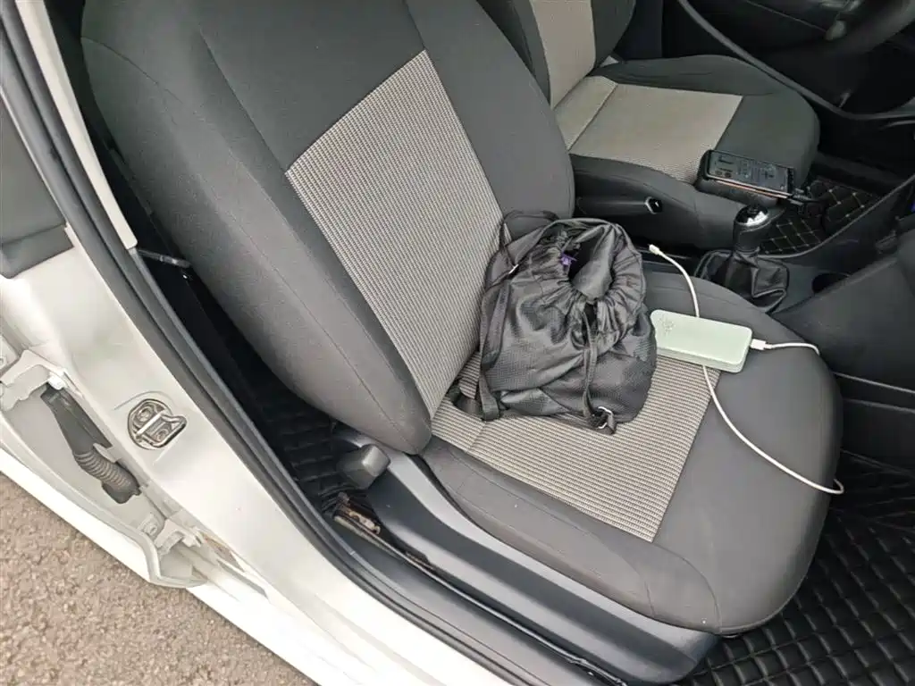 Volkswagen Polo 2016 1.4L Manual Trend фото 24