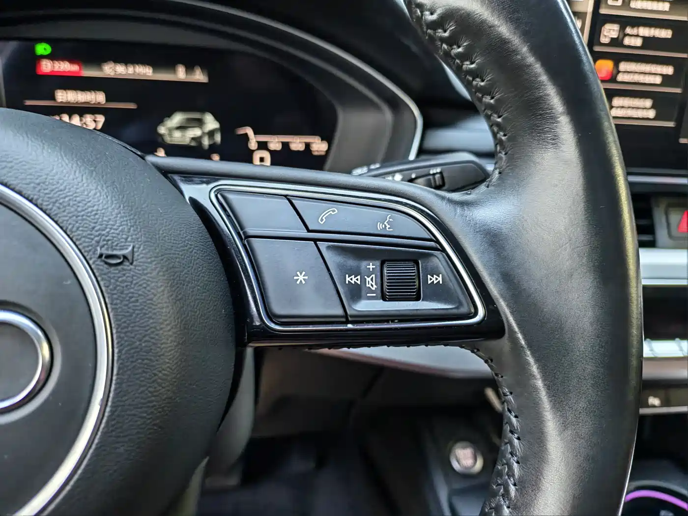 Audi A4L 2021 40 TFSI Premium Life Edition фото 18
