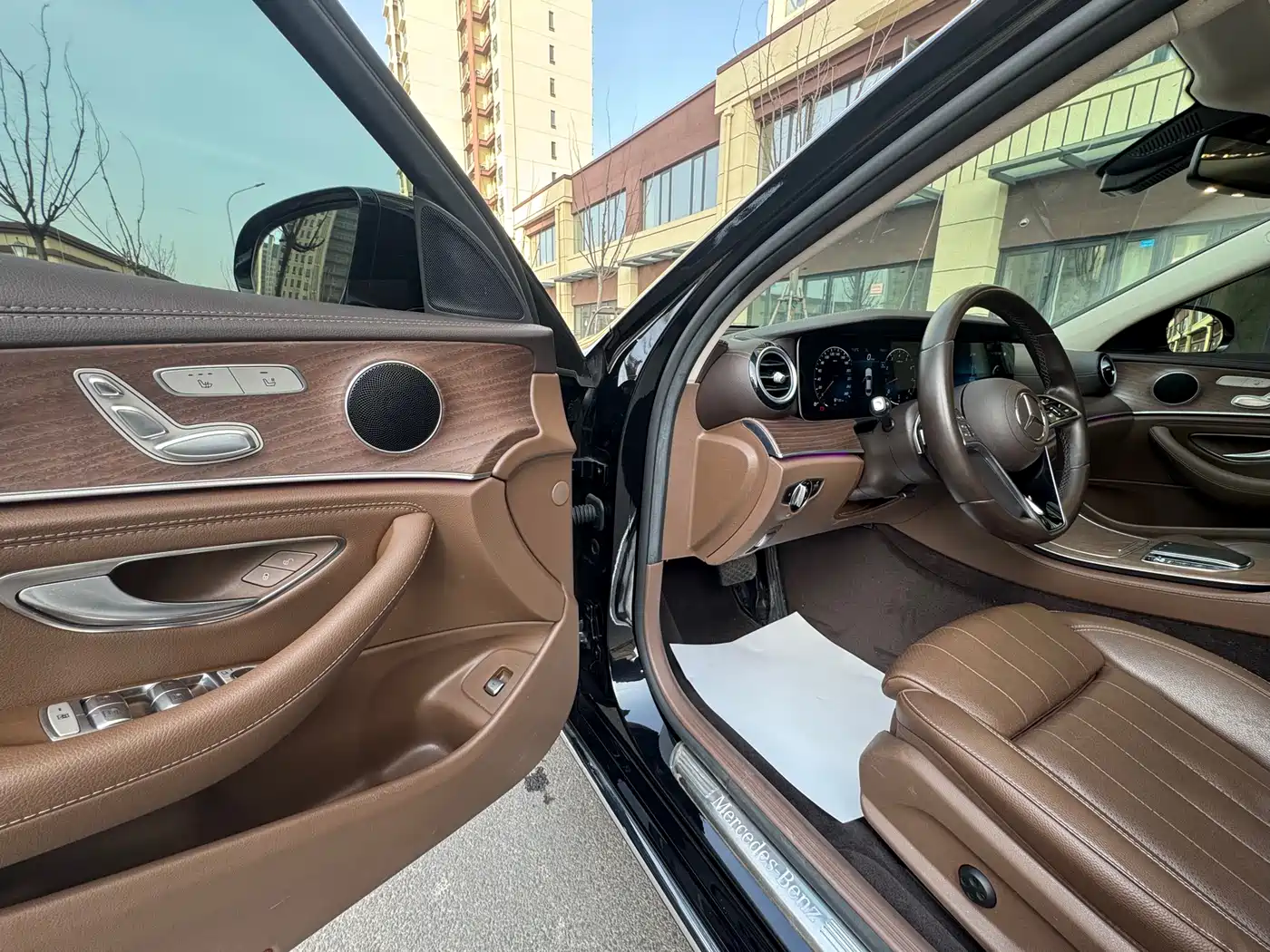 MERCEDES-BENZ E CLASS