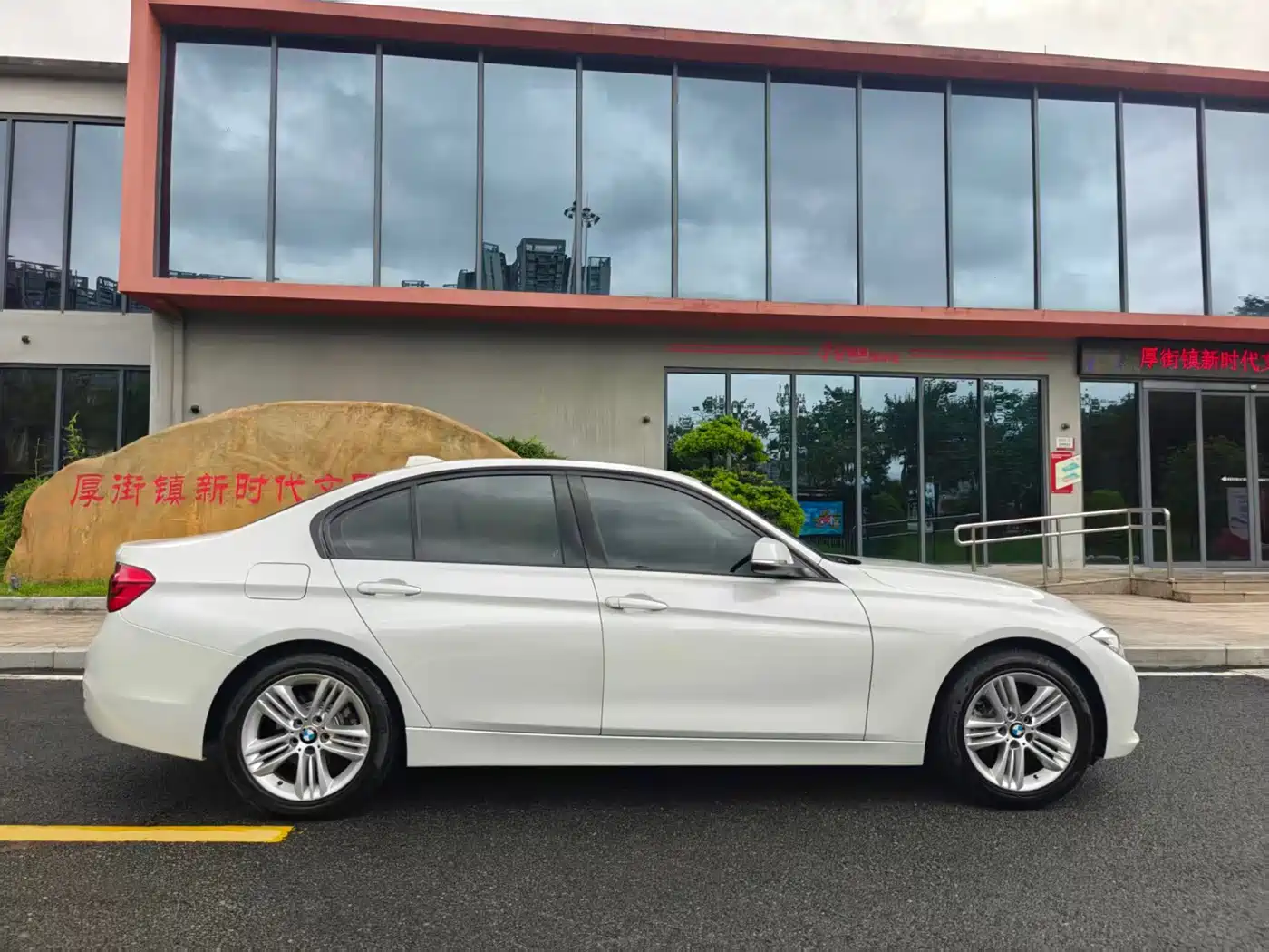Фото 18 - BMW 3 Series