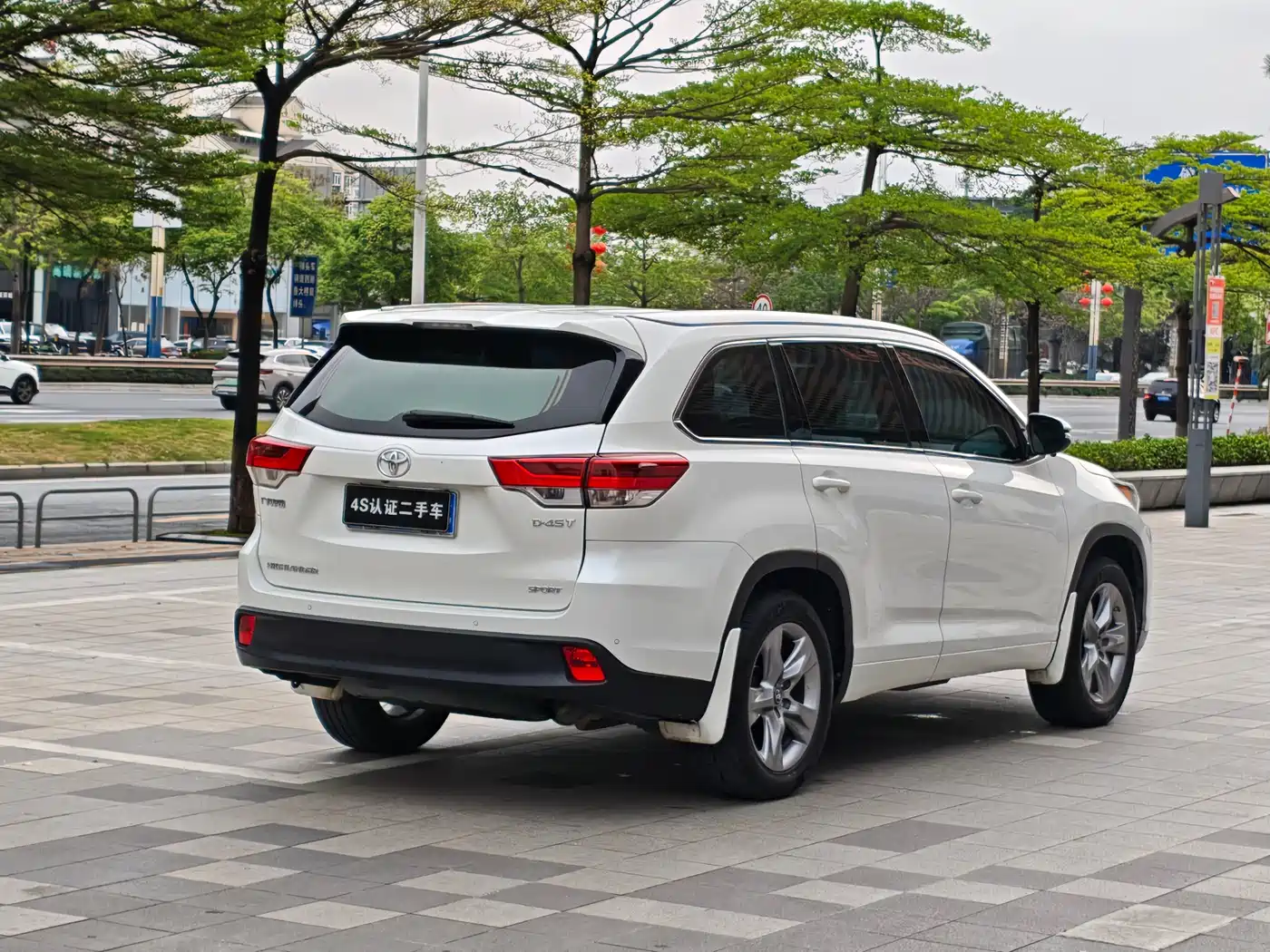 TOYOTA HIGHLANDER