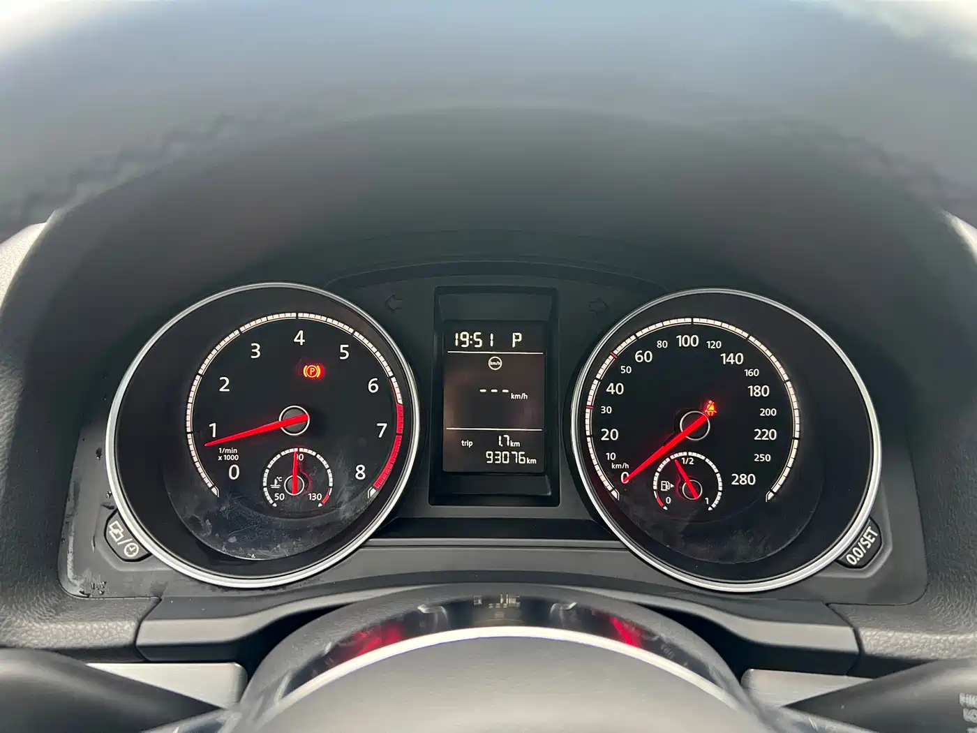 Volkswagen Scirocco 2015 1.4TSI Trend Edition фото 15