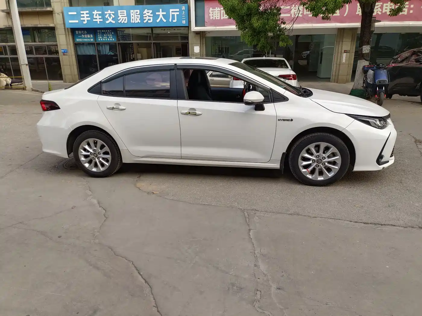 Toyota Corolla 2021 Hybrid 1.8L E-CVT Pioneer Edition фото 6