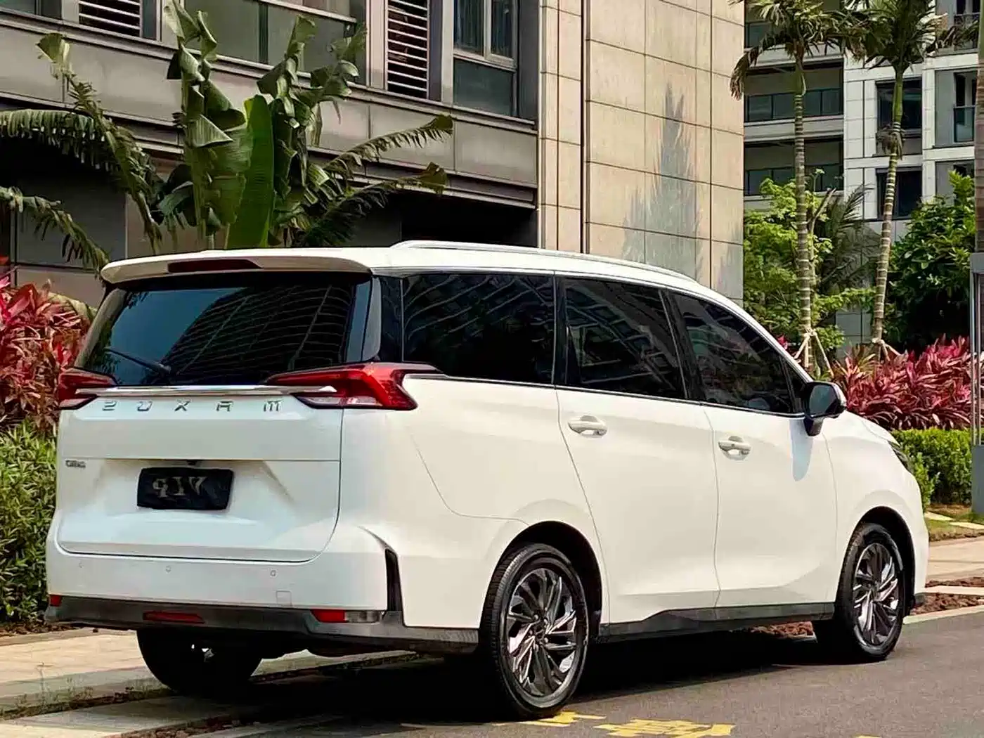 SAIC Maxus Maxus G50 2019 1.5T First Edition Automatic Luxury 6-Seater фото 16