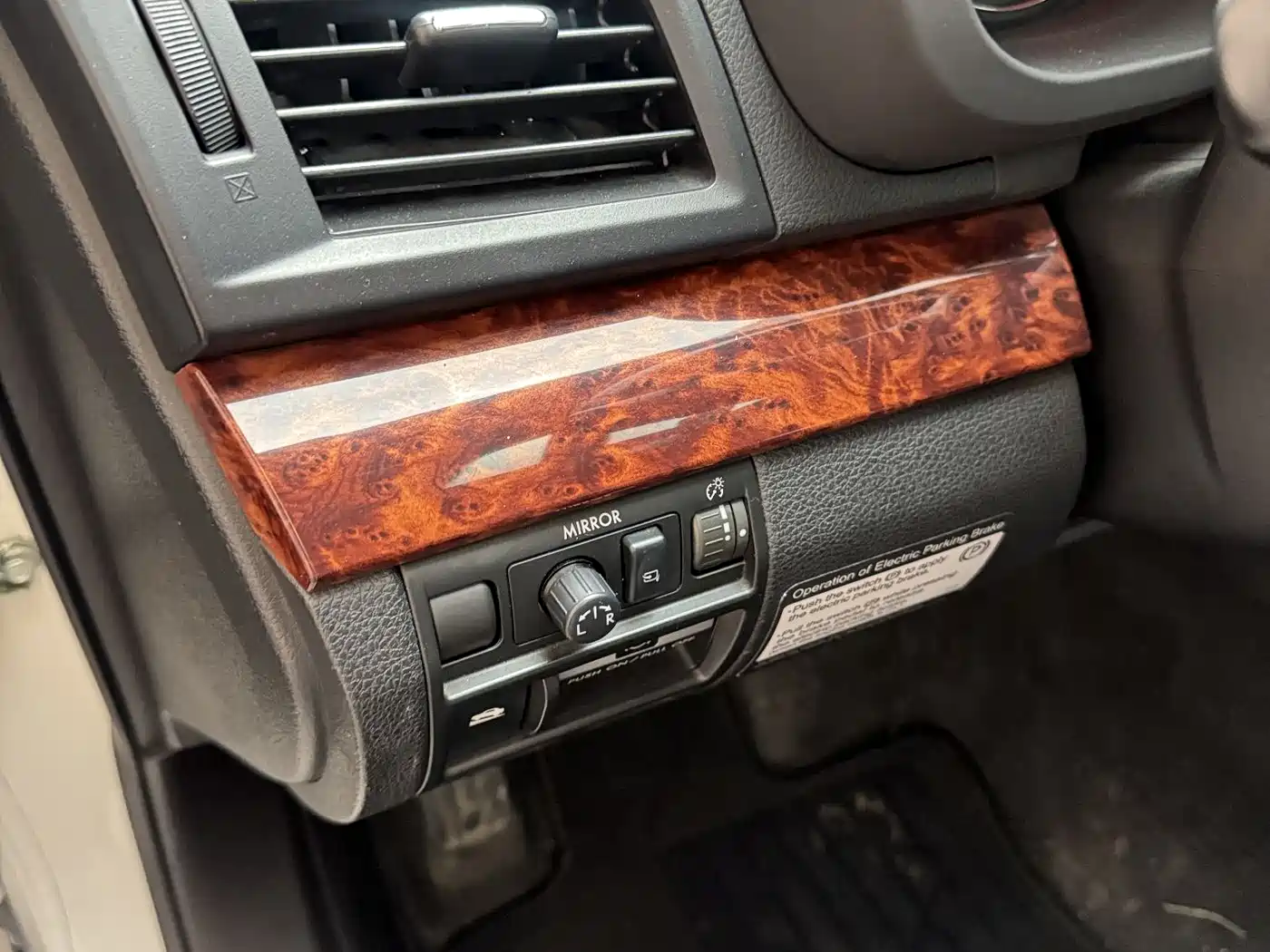 Subaru Outback 2011 2.5i Luxury Navigation Edition фото 15