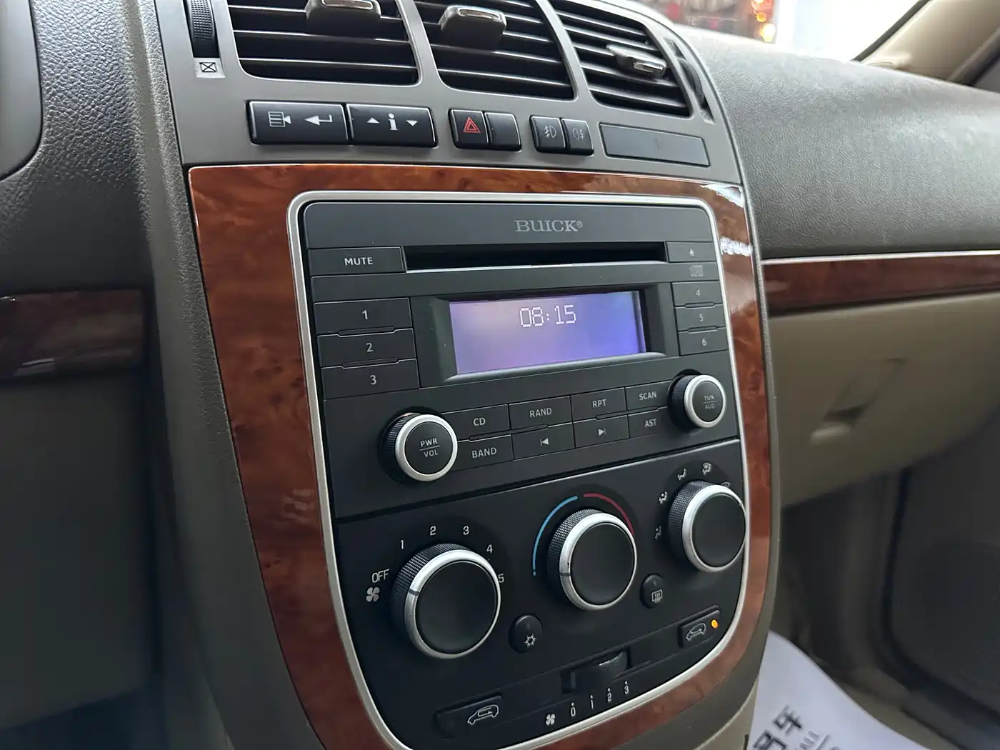Buick GL8 2011 2.4L LT Executive Edition фото 9