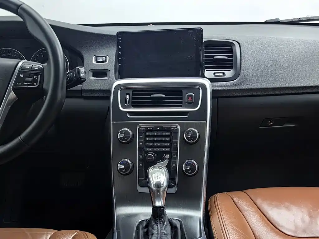 Фото 12 - Volvo V60