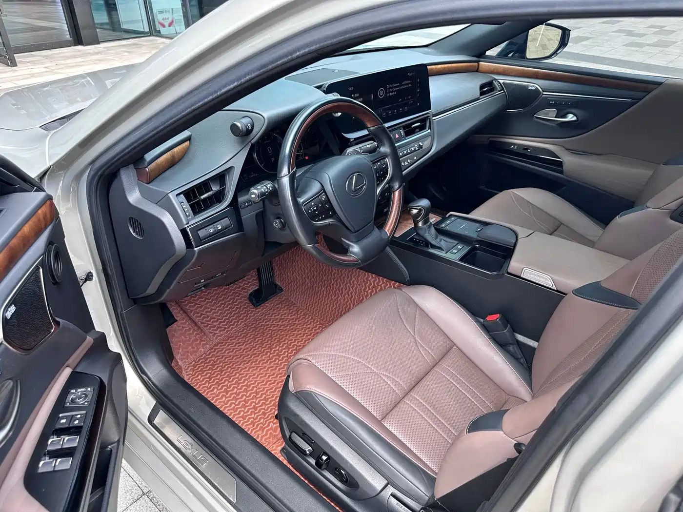 Фото 3 - Lexus ES