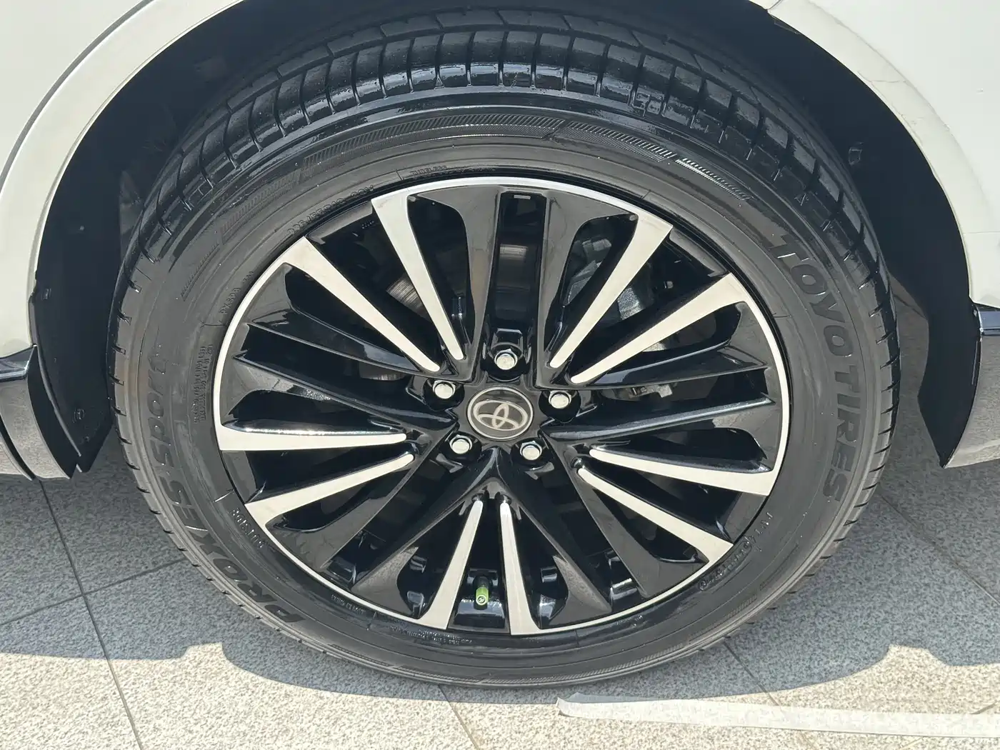 Toyota Venza 2022 2.0L CVT 2WD Premium фото 16