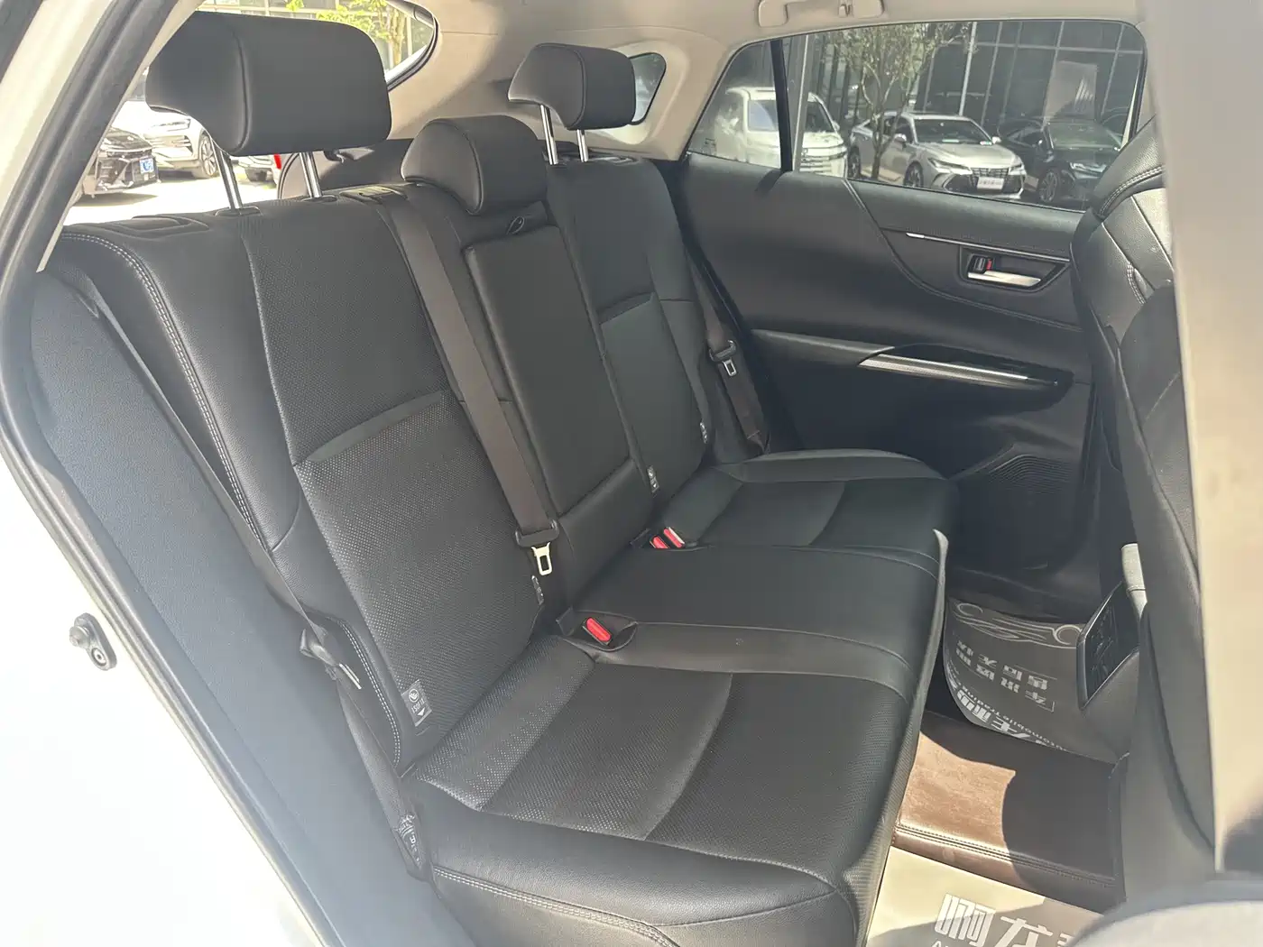 Toyota Venza 2022 2.0L CVT 2WD Premium фото 7