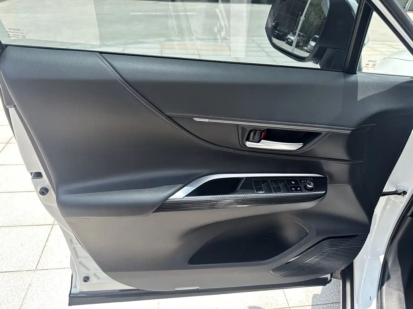 Toyota Venza 2022 2.0L CVT 2WD Premium фото 15