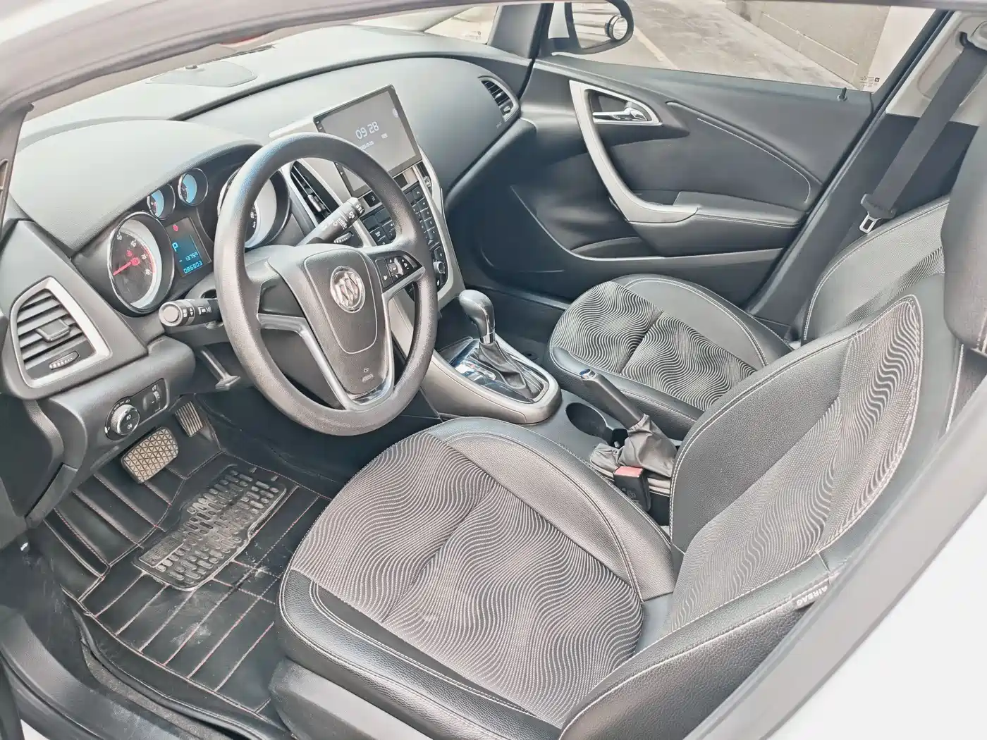 Buick Excelle 2014 XT 1.6L Automatic Fashion фото 8