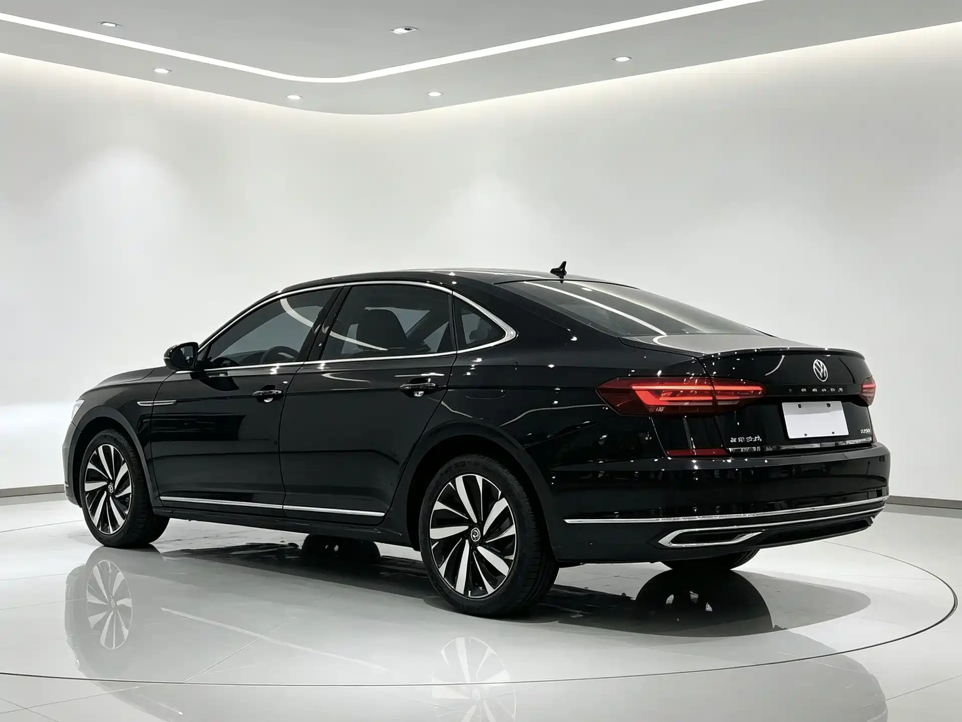 صورة 4 - Volkswagen Passat