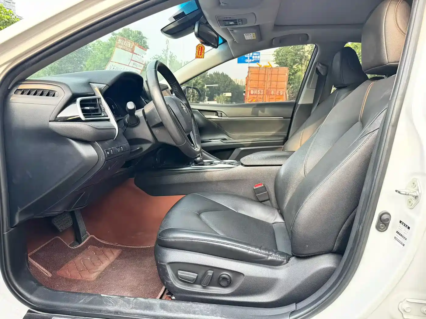 Toyota Camry 2021 Hybrid 2.5HG Luxury Edition фото 4