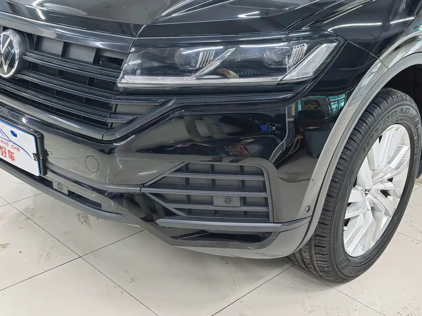 VOLKSWAGEN TOUAREG