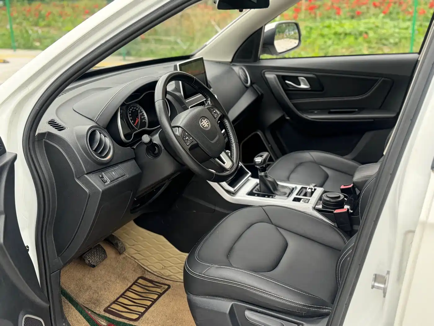 Besturn X40 2019 2019 1.6L Auto Luxury Type China V