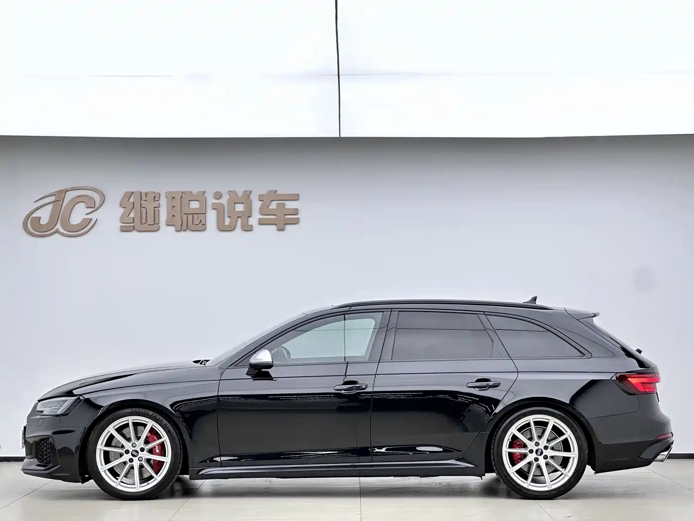 Audi RS 4 2019 RS 4 2.9T Avant фото 4