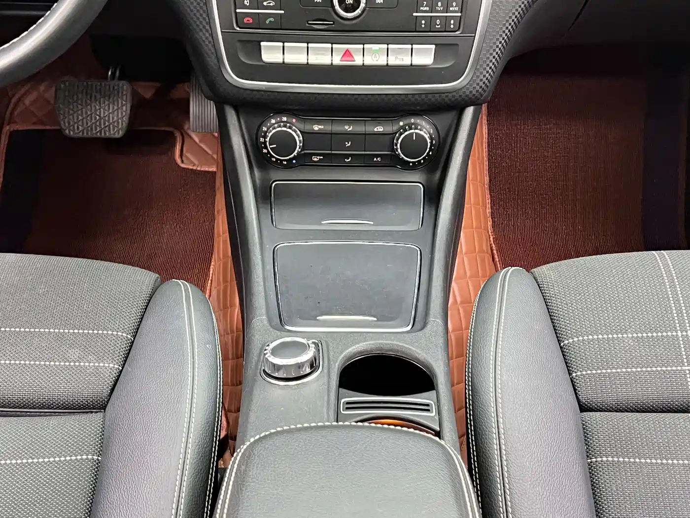 Mercedes-Benz A-Class (Import) 2016 A 200 Fashion фото 24
