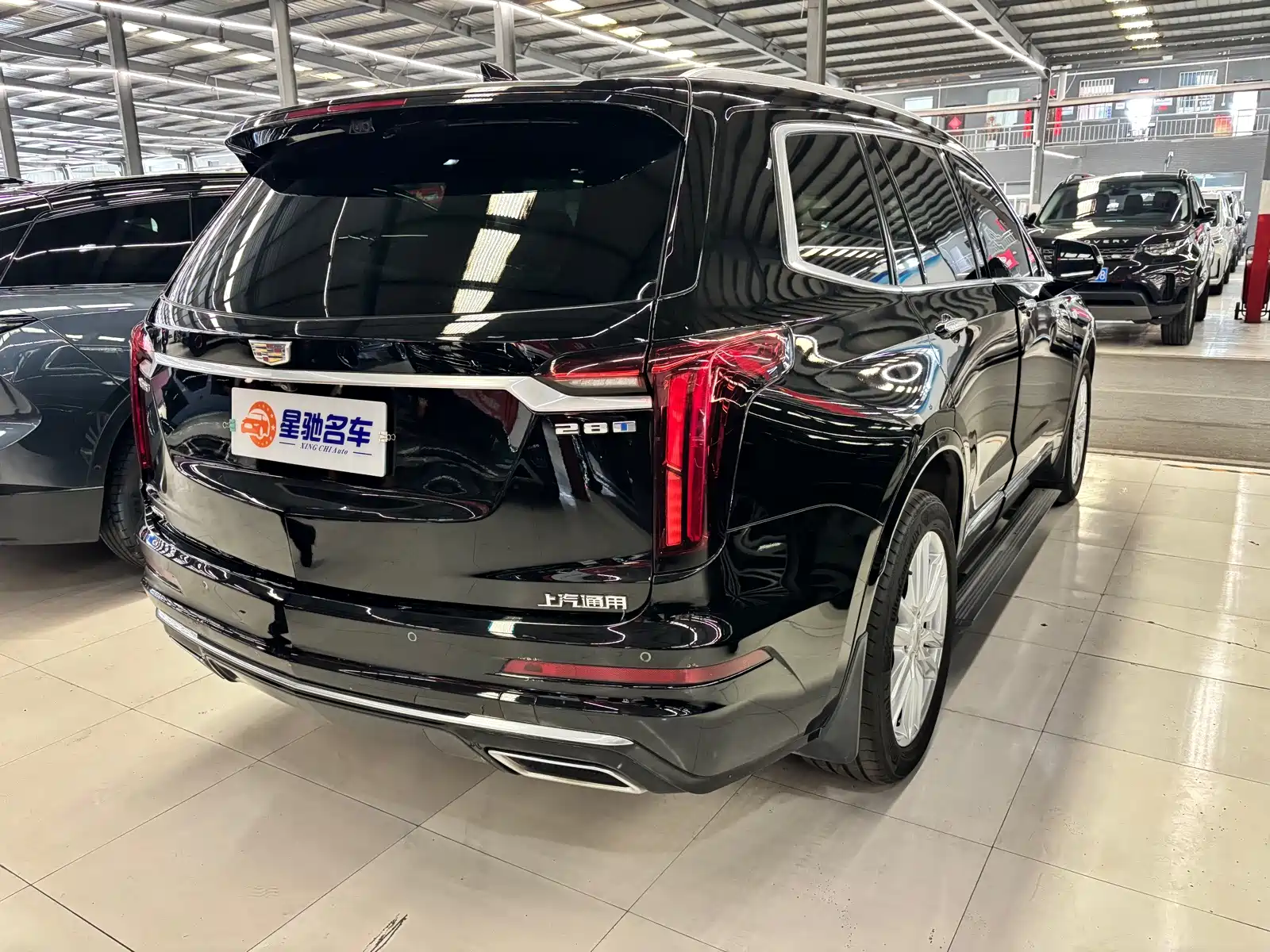 Photo 11 - Cadillac XT6