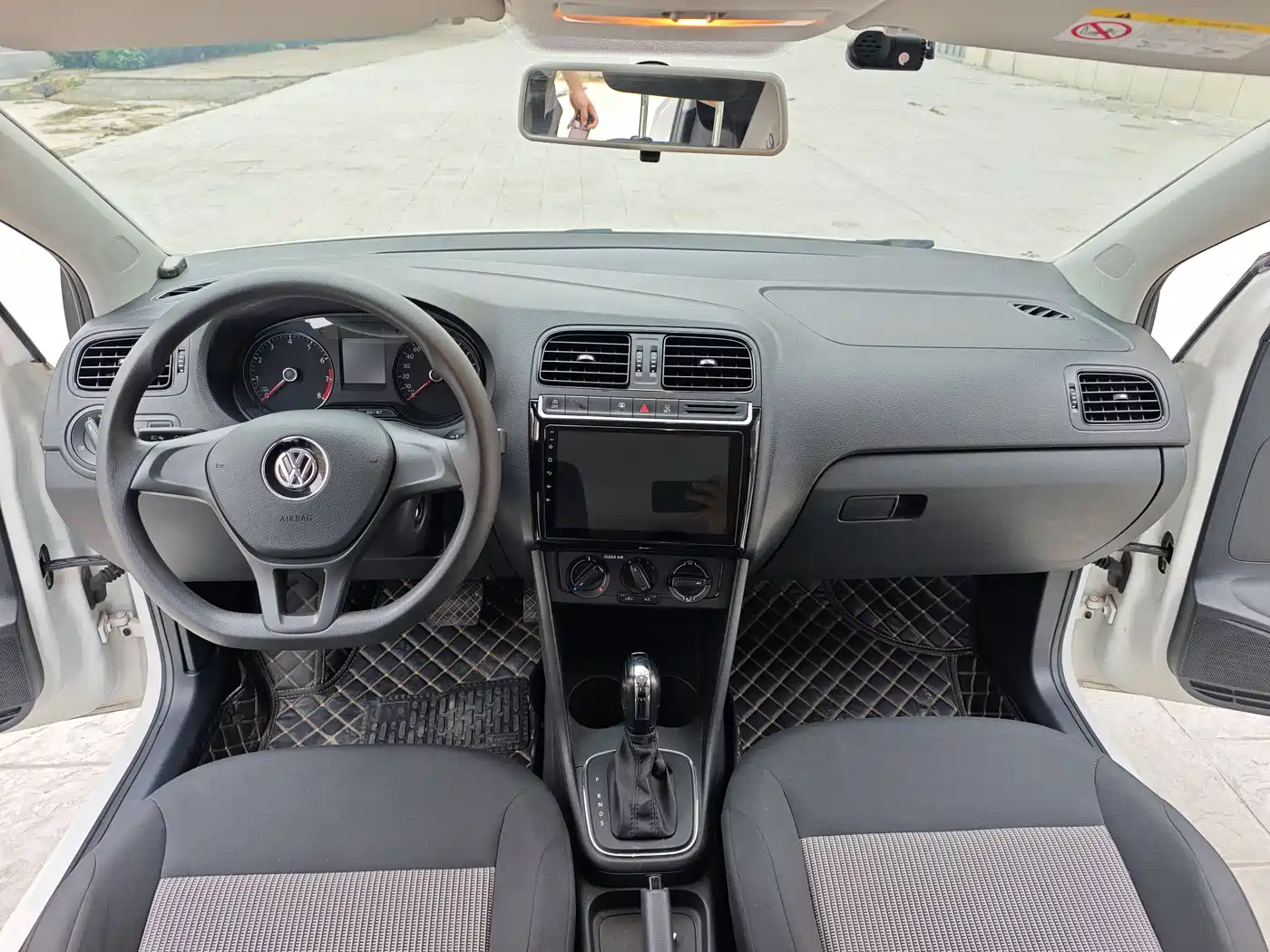 Volkswagen Polo 2018 1.5L Auto Safe Drive фото 10