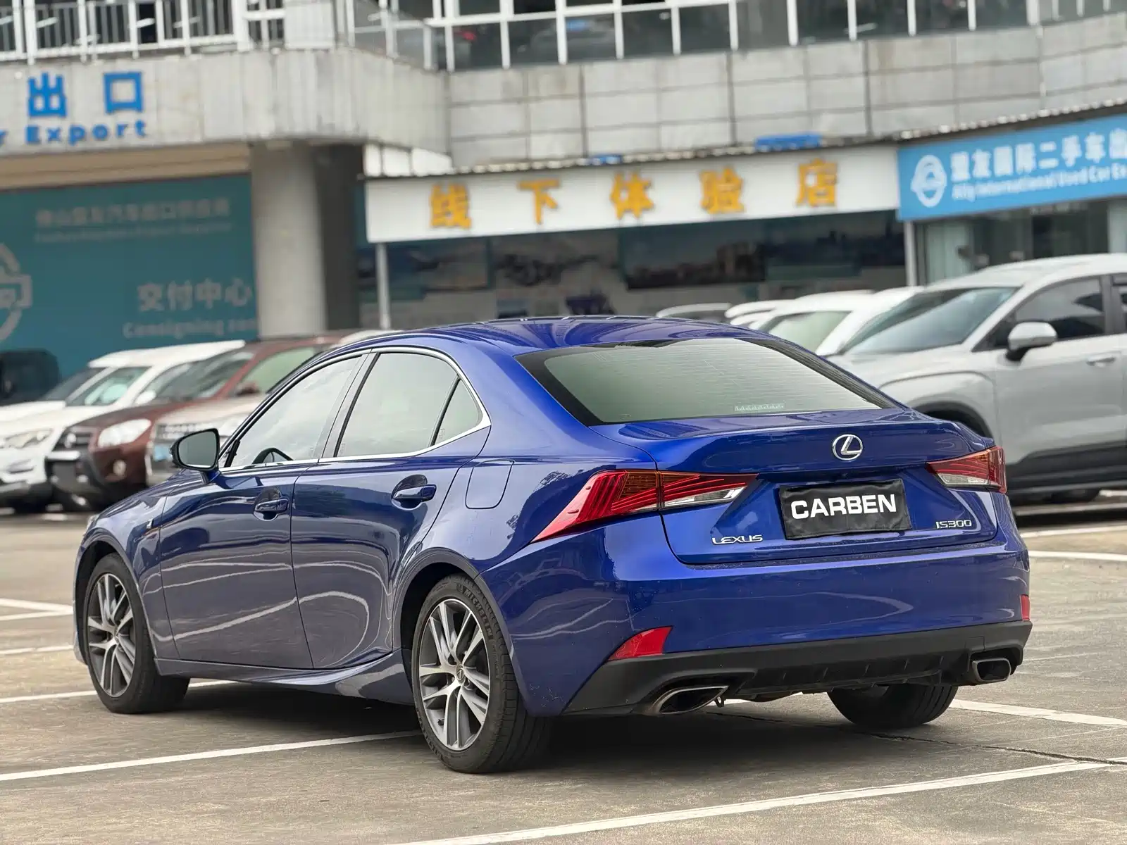 Photo 5 - Lexus IS