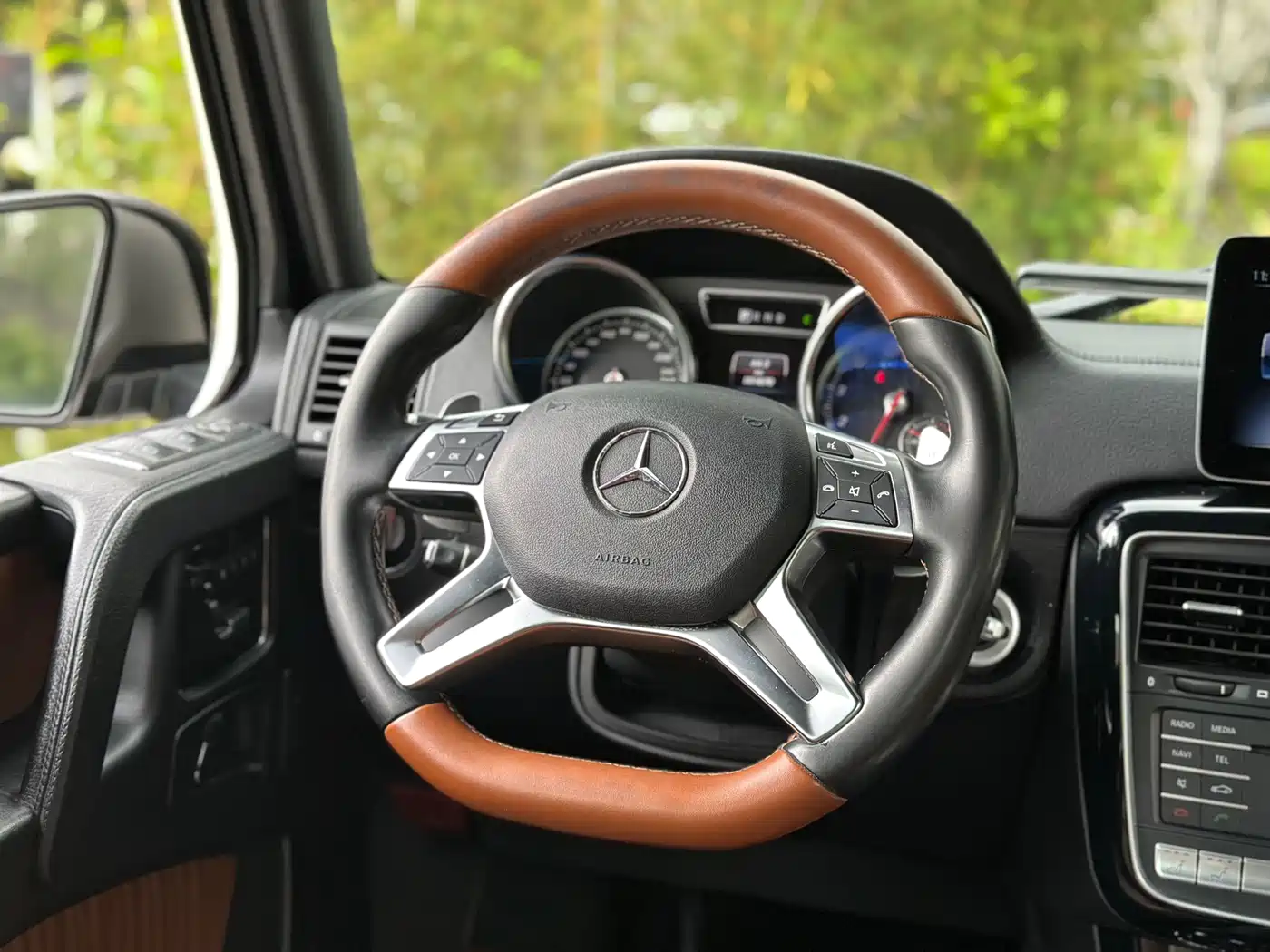 Mercedes-Benz G-Class 2018 G 500 designo Masterpiece Collector's Edition фото 14