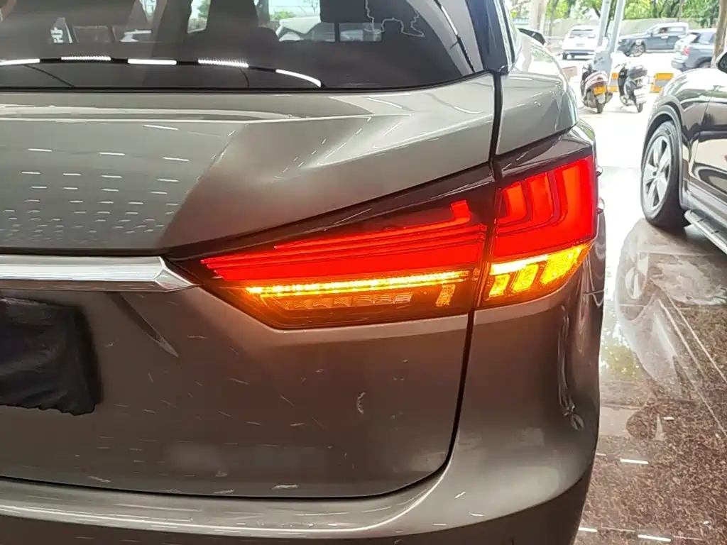 Фото 8 - Lexus RX