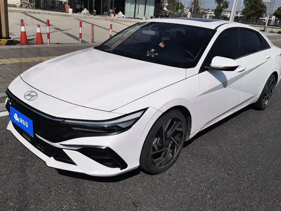 HYUNDAI ELANTRA